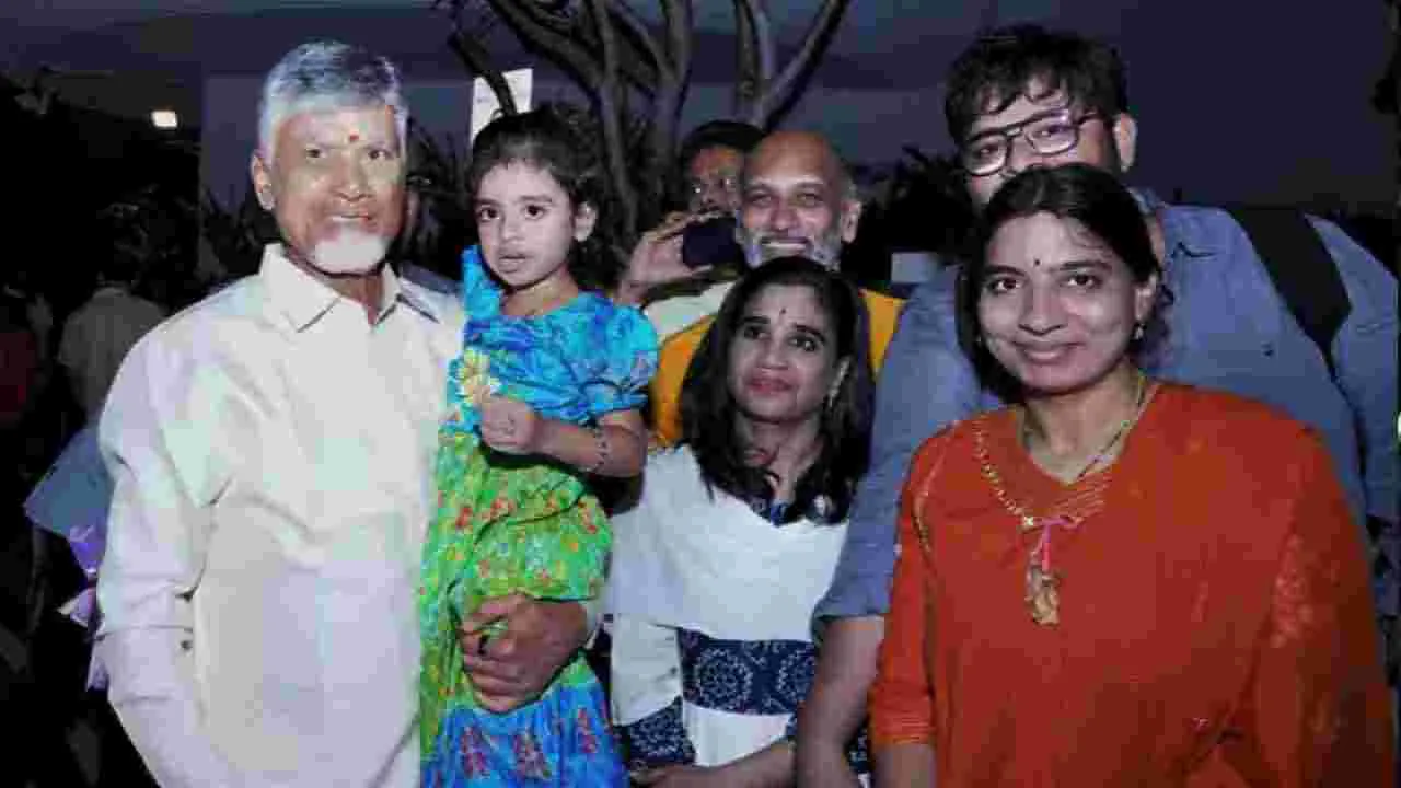 సింగపూర్‌లో సీఎం చంద్రబాబుకు గ్రాండ్ వెల్‌కమ్.. ఎన్ఆర్ఐల స్వాగతం