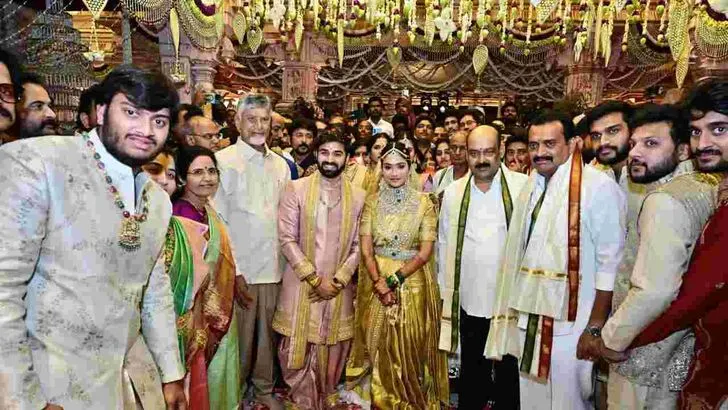 బండ్ల గణేష్ కుమార్తె వివాహానికి హాజరైన చంద్రబాబు, రేవంత్