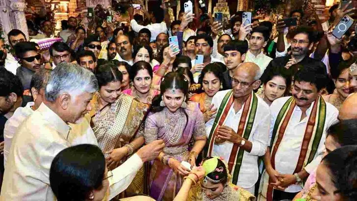 బండ్ల గణేష్ కుమార్తె వివాహానికి హాజరైన చంద్రబాబు, రేవంత్