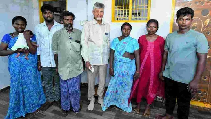 కావలిలో జాలర్ల  కుటుంబంతో భోజనం చేసిన సీఎం