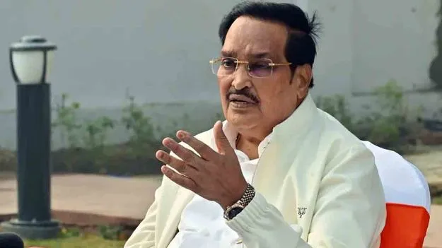 రూ. లక్షల కోట్ల ప్రజాధనం వృథాగా నీళ్లలో పోశారు: సి.ఆర్.పాటిల్