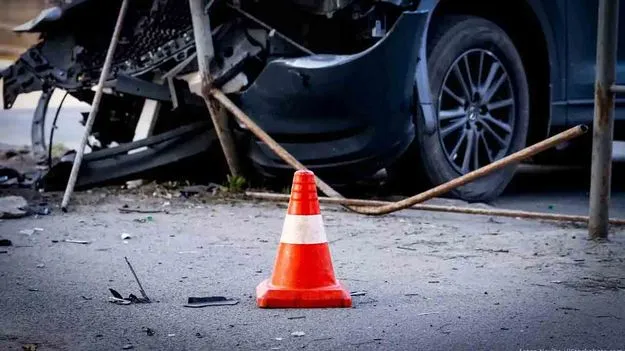 కామారెడ్డిలో కారు బీభత్సం.. పలువురికి గాయాలు