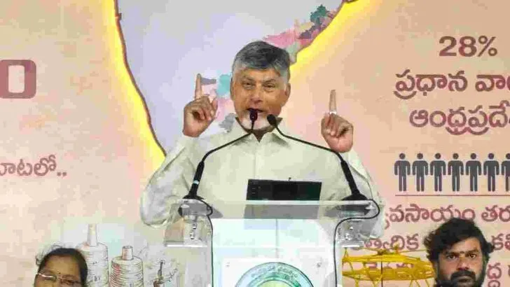 నేతన్న సేవలో.. సీఎం చంద్రబాబు నాయుడు