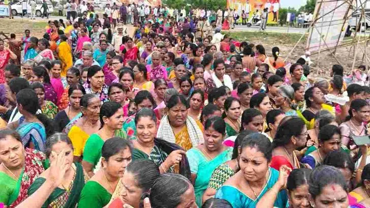  నేతన్న సేవలో.. సీఎం చంద్రబాబు నాయుడు