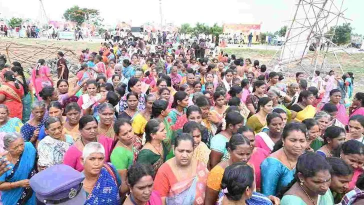  నేతన్న సేవలో.. సీఎం చంద్రబాబు నాయుడు