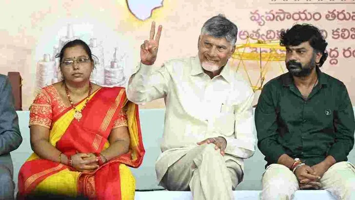  నేతన్న సేవలో.. సీఎం చంద్రబాబు నాయుడు