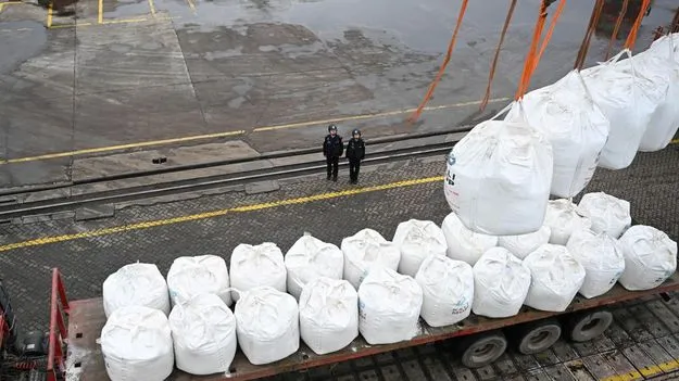 ఎరువుల ఎగుమతులపై ఆంక్షలు! చైనా నిర్ణయంతో ప్రకంపనలు