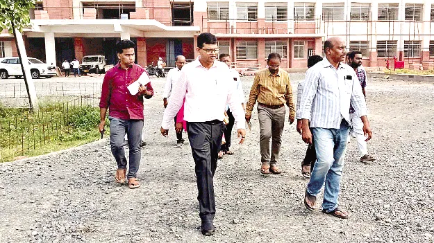 గడువులోగా కలెక్టరేట్‌ పనులు పూర్తి చేయాలి