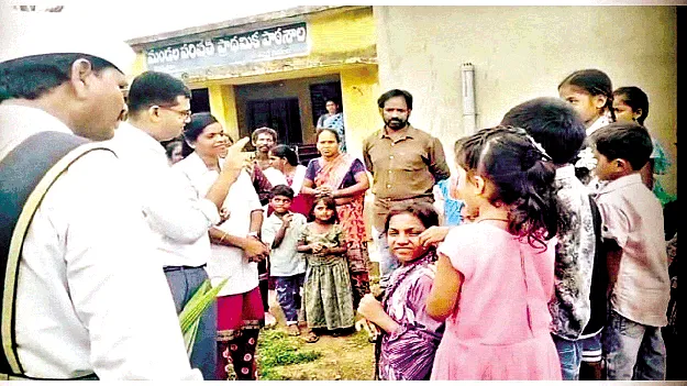 నైతిక విలువలతో కూడిన బోధన అవసరం: కలెక్టర్‌