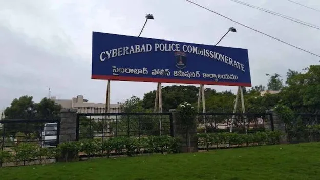 సైబరాబాద్ కమిషనరేట్ పరిధిలో భారీగా ఇన్‌స్పెక్టర్ల బదిలీ..