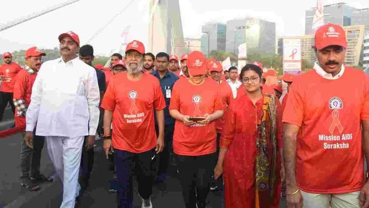 హైదరాబాద్‌లో హెచ్‌ఐవీ అవగాహన మానవహారం