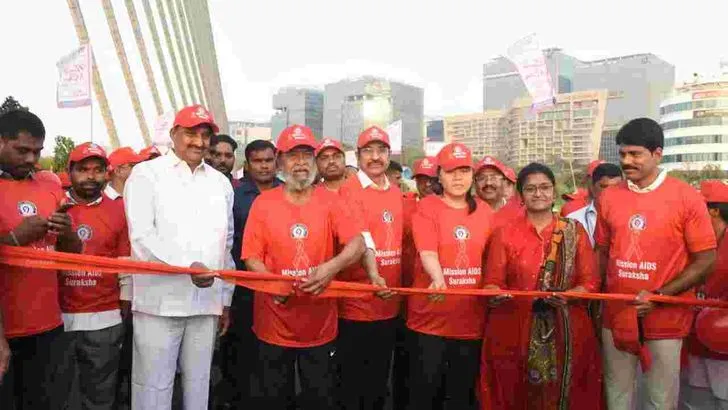 హైదరాబాద్‌లో హెచ్‌ఐవీ అవగాహన మానవహారం