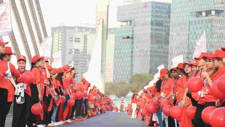 హైదరాబాద్‌లో హెచ్‌ఐవీ అవగాహన మానవహారం