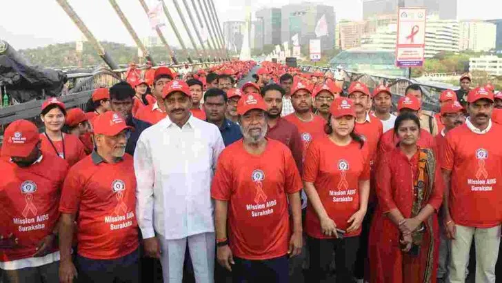 హైదరాబాద్‌లో హెచ్‌ఐవీ అవగాహన మానవహారం