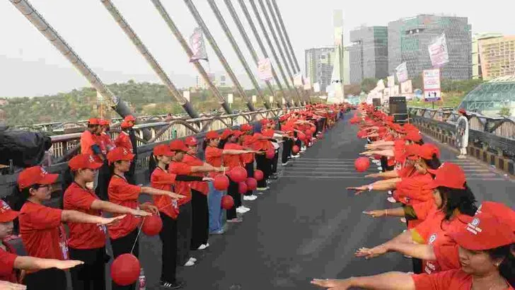 హైదరాబాద్‌లో హెచ్‌ఐవీ అవగాహన మానవహారం