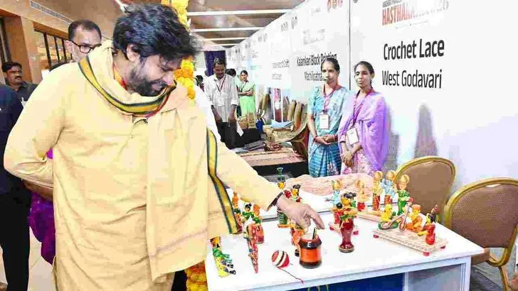  విజయవాడలో హస్తకళల ఉత్సవాన్ని ప్రారంభించిన పవన్ కల్యాణ్