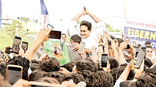 వైసీపీ నాయకుల రచ్చ