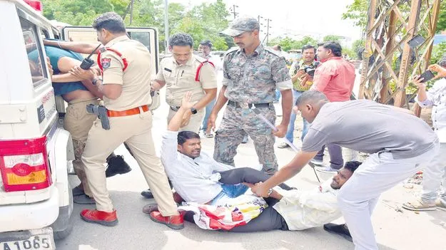వామపక్ష విద్యార్థి సంఘాల నాయకుల అరెస్టు