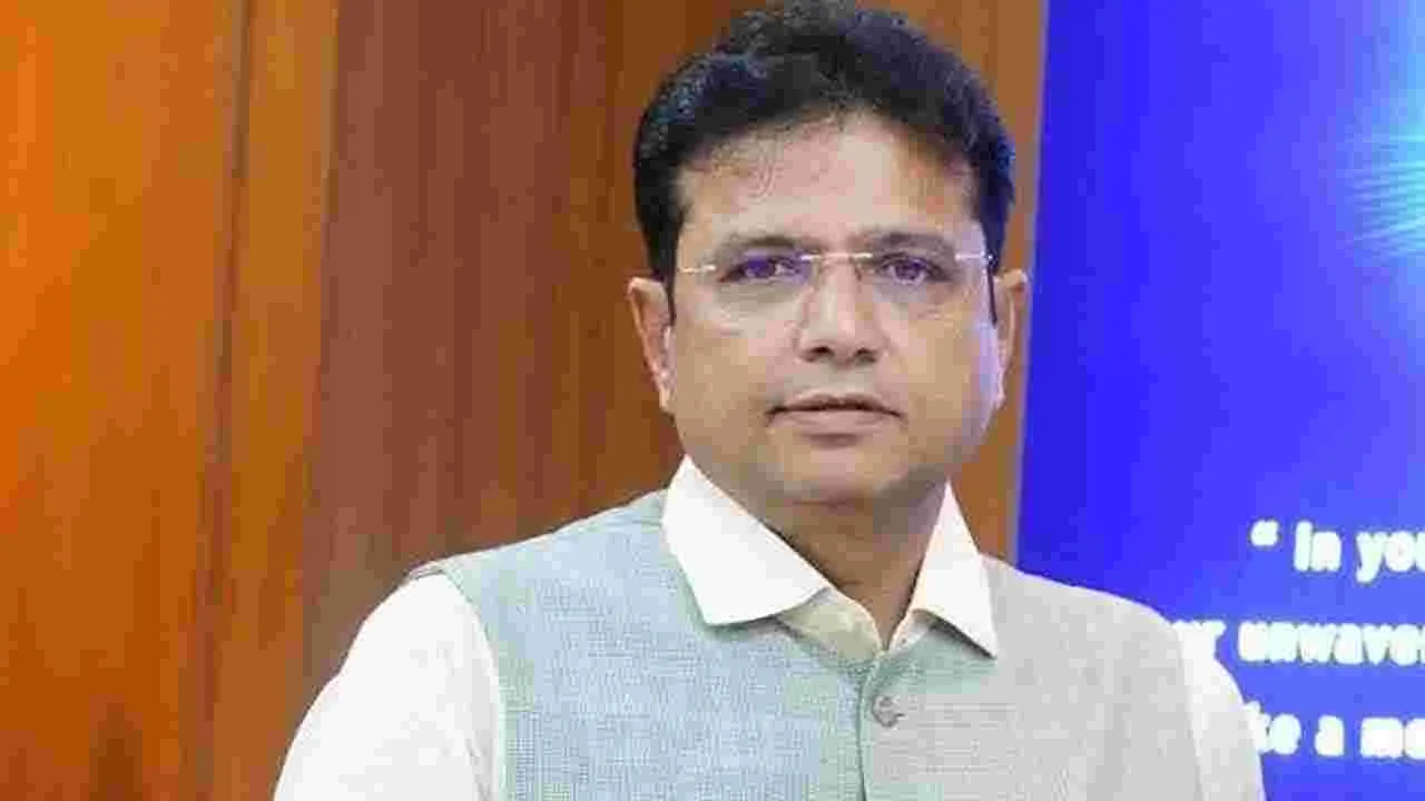 మంత్రి శ్రీధర్ బాబు దంపతులపై ఏఐ మార్ఫింగ్ వీడియోల కలకలం