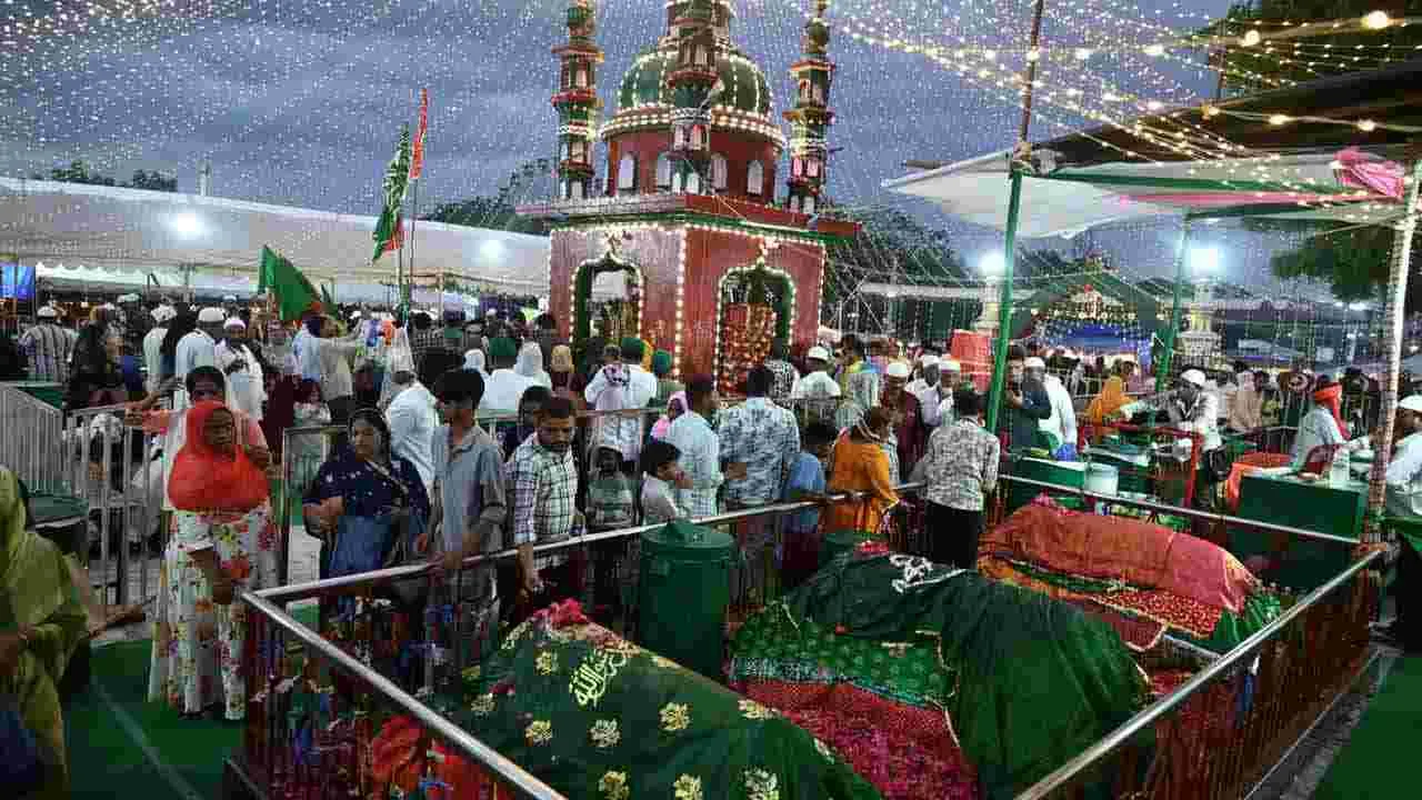 బారా షహీద్ దర్గాలో ఘనంగా గంధ మహోత్సవం
