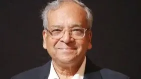 ఇంట్లో పేలిన ఏసీ.. మాజీ ఐఏఎస్ కన్నుమూత