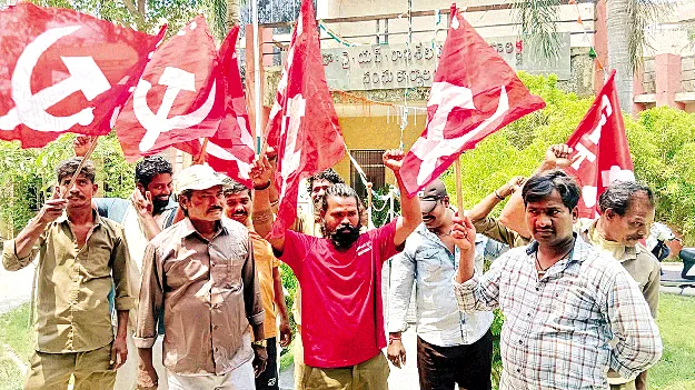 ‘పారిశుధ్య కార్మికుల సమస్యలు పరిష్కరించాలి’