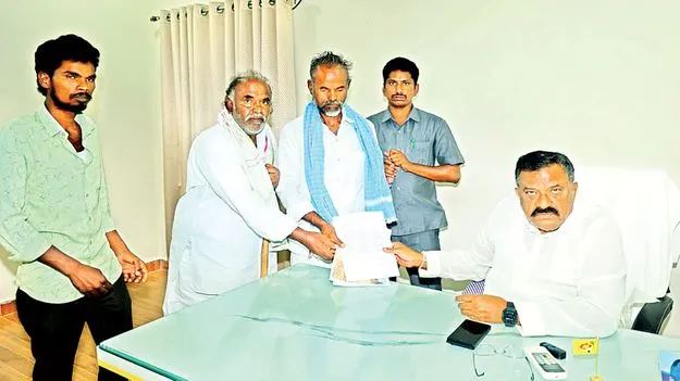 ప్రజా సమస్యలు తక్షణమే పరిష్కరించండి