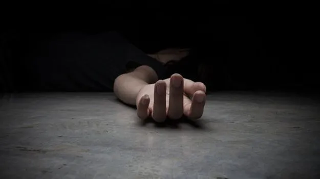 అర్ధరాత్రి నగ్నంగా పరుగులు..