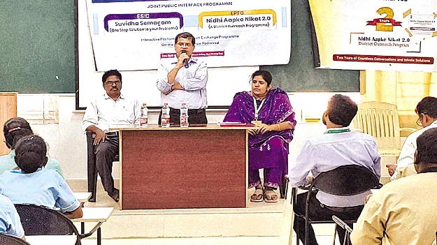 కార్మికుల ముంగిటకే పీఎఫ్‌, ఈఎస్‌ఐ సేవలు