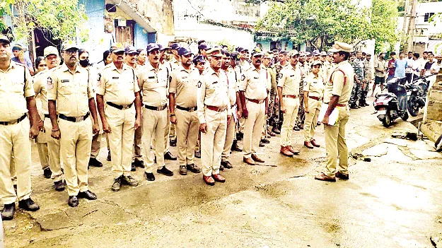అప్రమత్తంగా ఉండాలి 