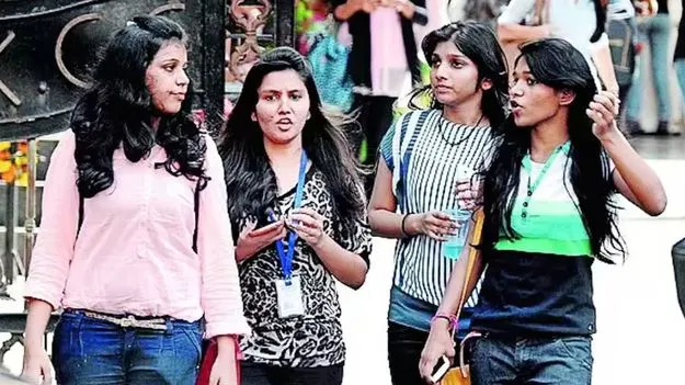 ఇంజినీరింగ్‌ సీట్లు.. బై వన్‌ గెట్‌ వన్‌!