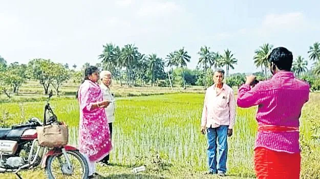 Farmers: పంటల బీమాపై  ఆసక్తి చూపని రైతులు 