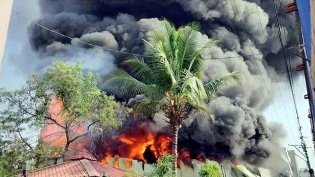 హైదరాబాద్‌లో అగ్ని ప్రమాదాలు.. భారీగా ఆస్తినష్టం.. 