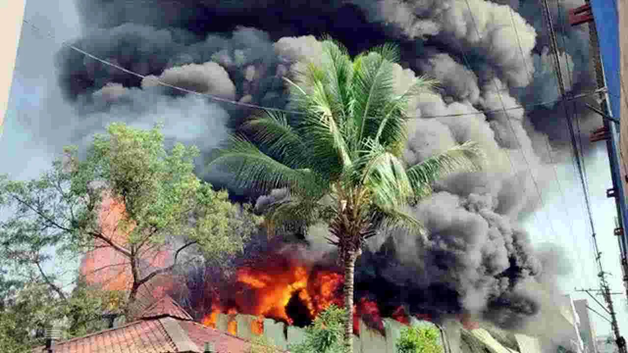 హైదరాబాద్‌లో అగ్ని ప్రమాదాలు.. భారీగా ఆస్తినష్టం..