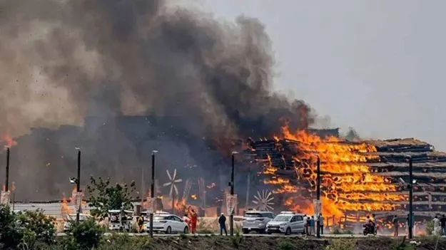 అయోధ్య మహాయజ్ఞంలో భారీ అగ్నిప్రమాదం.. కాలి బూడిదైన యజ్ఞ మండపం