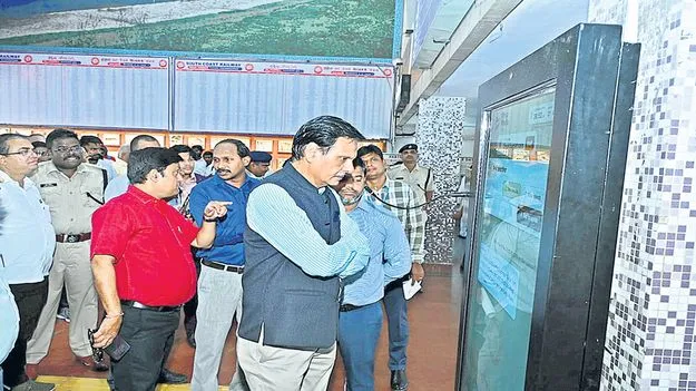 రైల్వే స్టేషన్‌లో జీఎం తనిఖీలు