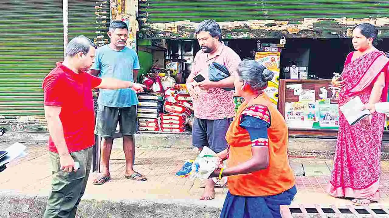 ఎక్కడి చెత్త అక్కడి దుకాణాల్లోనే...