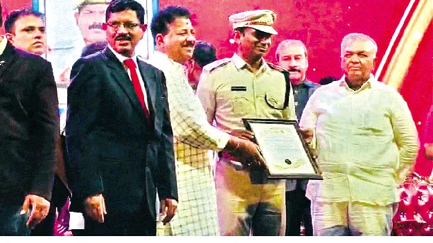 ఆర్టీవో గంగాధర్‌కు జాతీయ అవార్డు