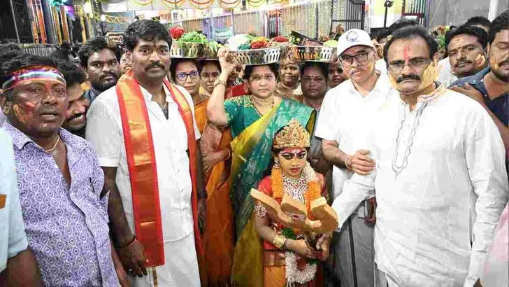 తిరుపతిలో గంగమ్మ జాతర.. తోటి వేషంలో పోటెత్తిన భక్తులు 