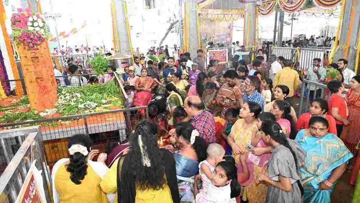 తిరుపతిలో గంగమ్మ జాతర.. తోటి వేషంలో పోటెత్తిన భక్తులు 