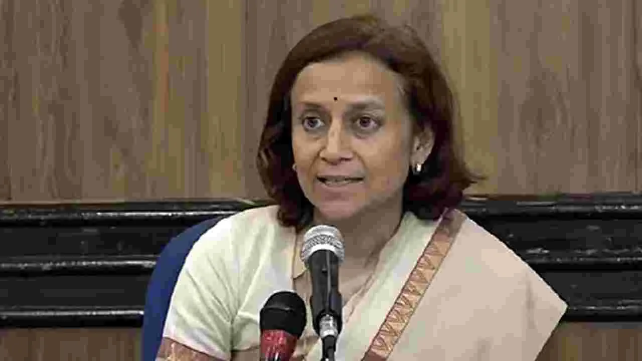 https://media.andhrajyothy.com/media/2026/20260318/Geetanjali_Angmo_0be17a6500_v_jpg.webp