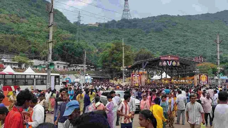 సింహాచలంలో ప్రారంభమైన భక్తుల గిరి ప్రదక్షణ