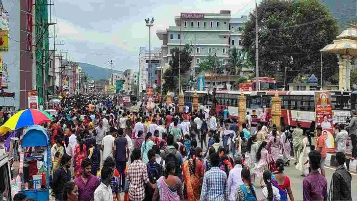 సింహాచలంలో ప్రారంభమైన భక్తుల గిరి ప్రదక్షణ
