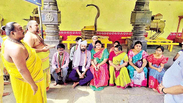 శ్రీకూర్మనాథుని సేవలో హైకోర్టు న్యాయమూర్తి