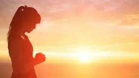 దేవునికి దణ్ణం పెట్టుకునేటప్పుడు ఎందుకు కళ్లు మూసుకుంటామో తెలుసా..?