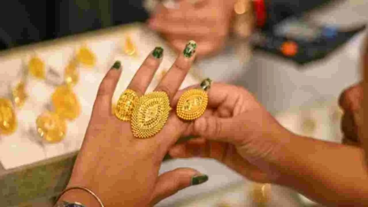 గోల్డ్ ధరలు.. ప్రస్తుతం ఎలా ఉన్నాయంటే..