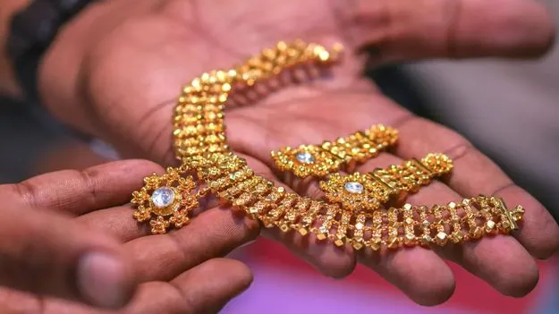 14 క్యారెట్ల పసిడి ఆభరణాలకే అనుమతి! భారత్‌లో ఈ రూల్ ఉండేదని తెలుసా?