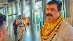 కేజీ బంగారాన్ని సీజ్ చేసిన ఐటీ అధికారులు: విజయ్ కుమార్