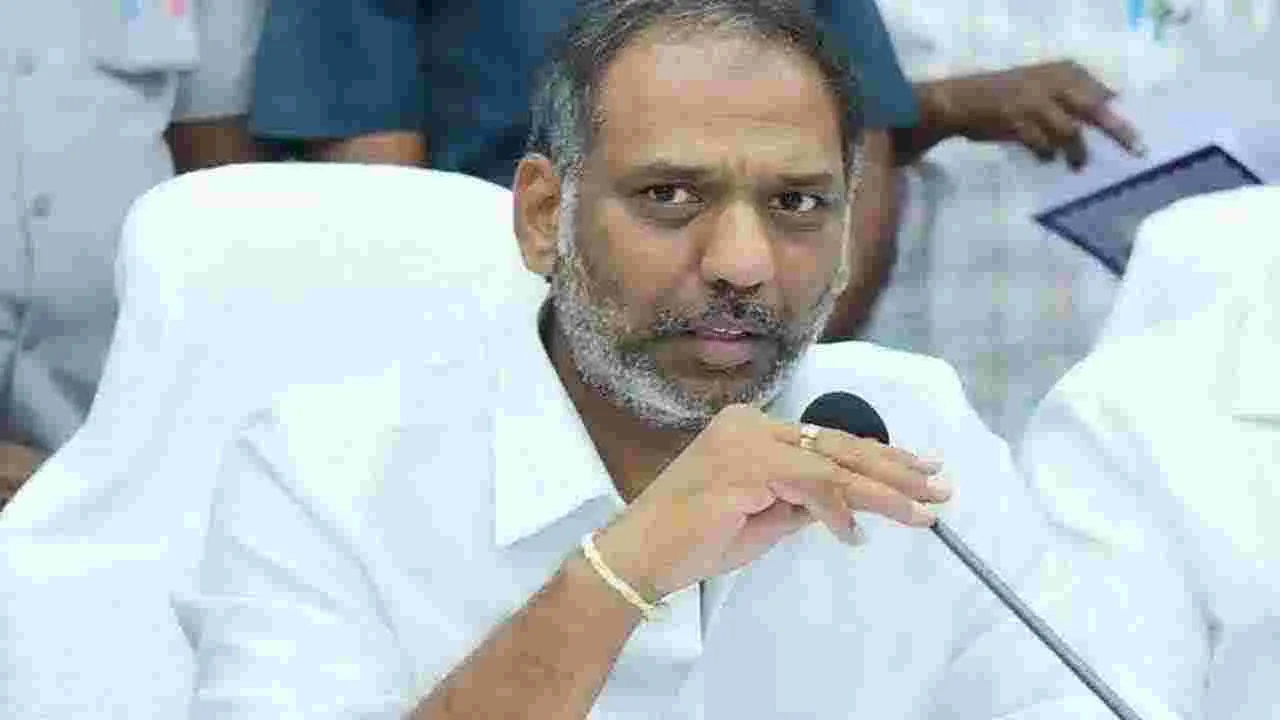 విద్యుత్ ప్రాజెక్టులు నిర్ణీత కాలంలో పూర్తి చేయాలి: మంత్రి ఆదేశం