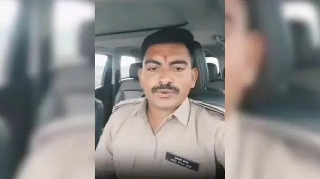 మోదీ ప్రభుత్వం కోసం..  పోలీస్ జాబ్‌కు రాజీనామా!